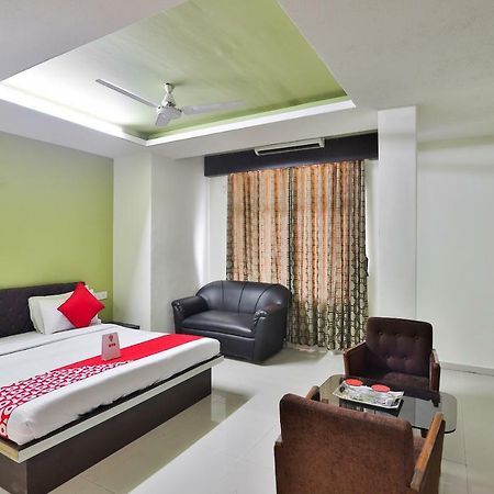 Oyo 19637 Hotel Mansi Sherotene Vapi Extérieur photo