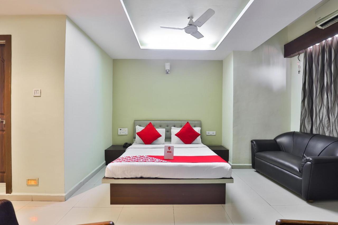 Oyo 19637 Hotel Mansi Sherotene Vapi Extérieur photo