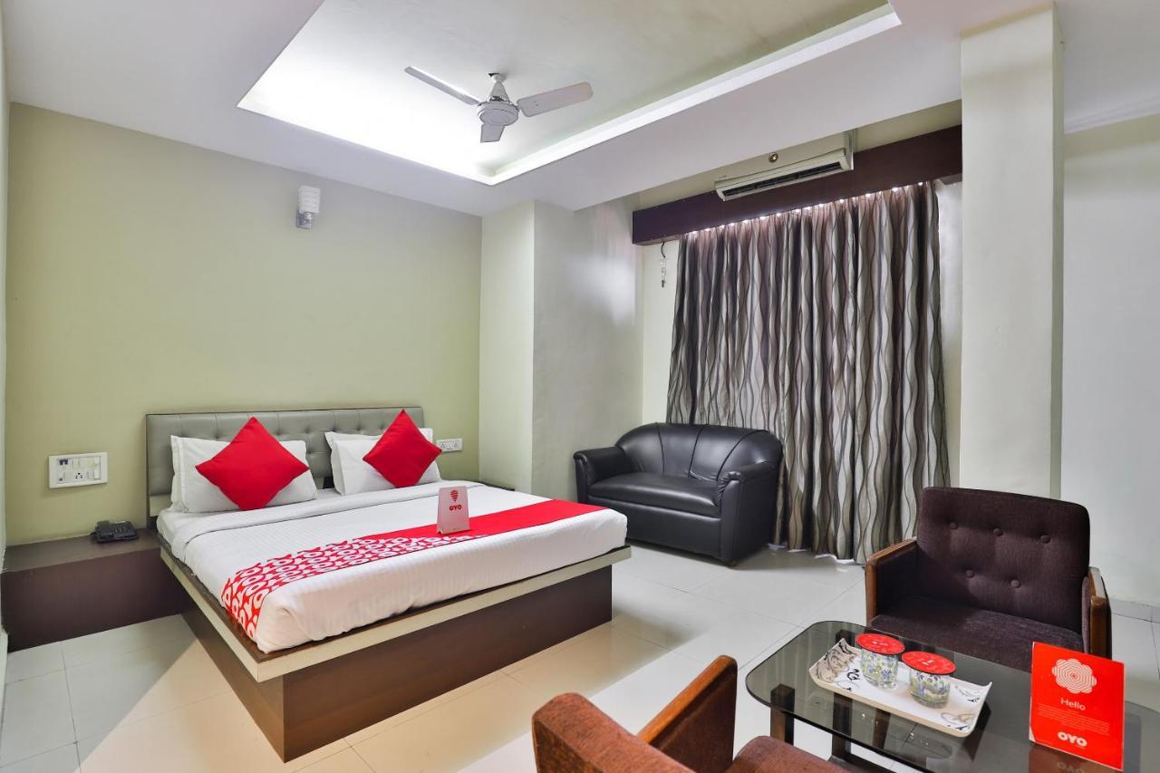 Oyo 19637 Hotel Mansi Sherotene Vapi Extérieur photo