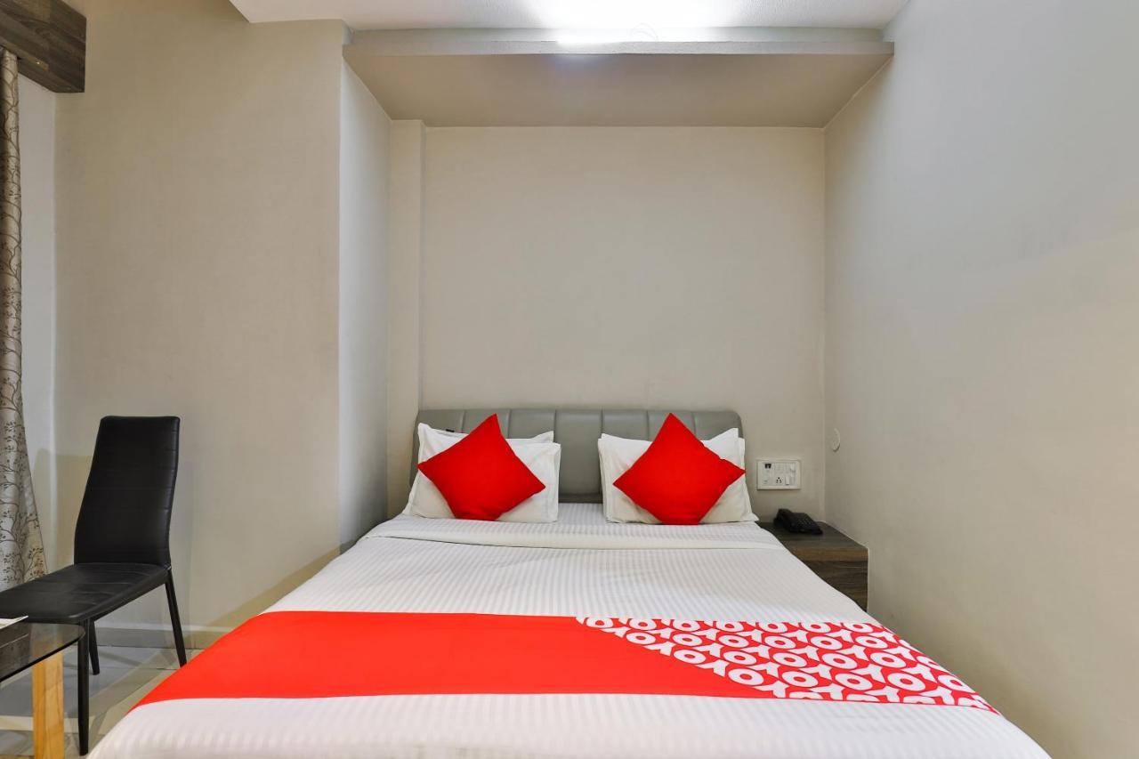 Oyo 19637 Hotel Mansi Sherotene Vapi Extérieur photo