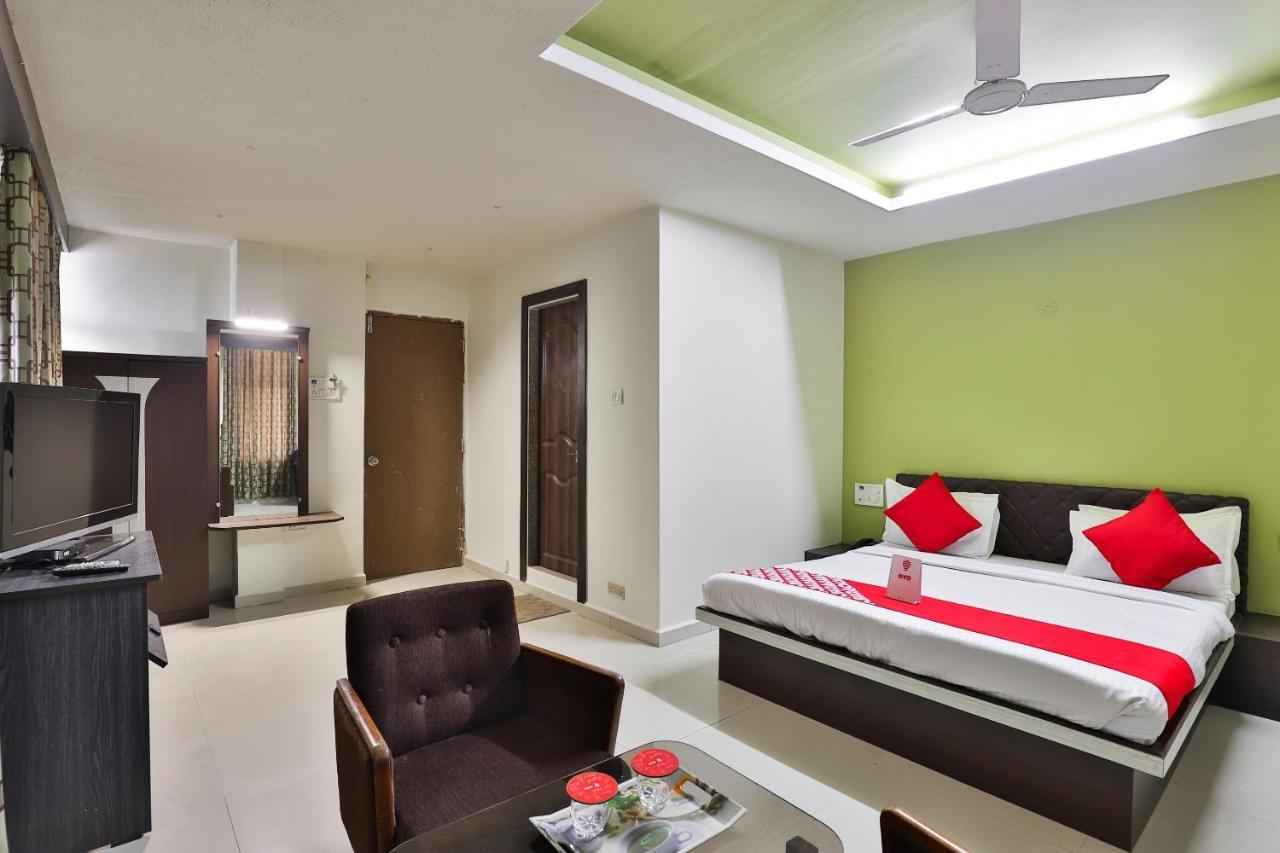 Oyo 19637 Hotel Mansi Sherotene Vapi Extérieur photo
