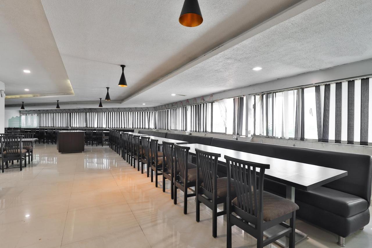 Oyo 19637 Hotel Mansi Sherotene Vapi Extérieur photo