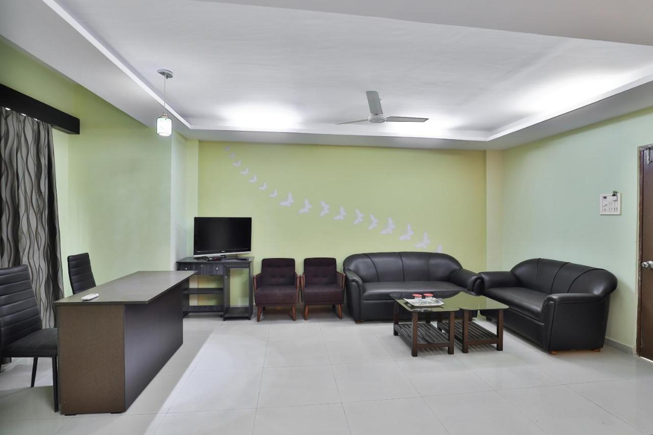 Oyo 19637 Hotel Mansi Sherotene Vapi Extérieur photo