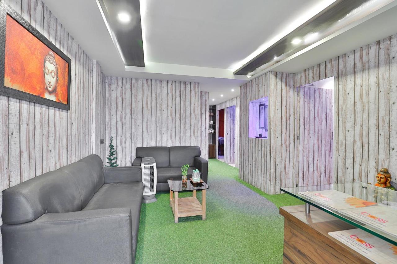 Oyo 19637 Hotel Mansi Sherotene Vapi Extérieur photo