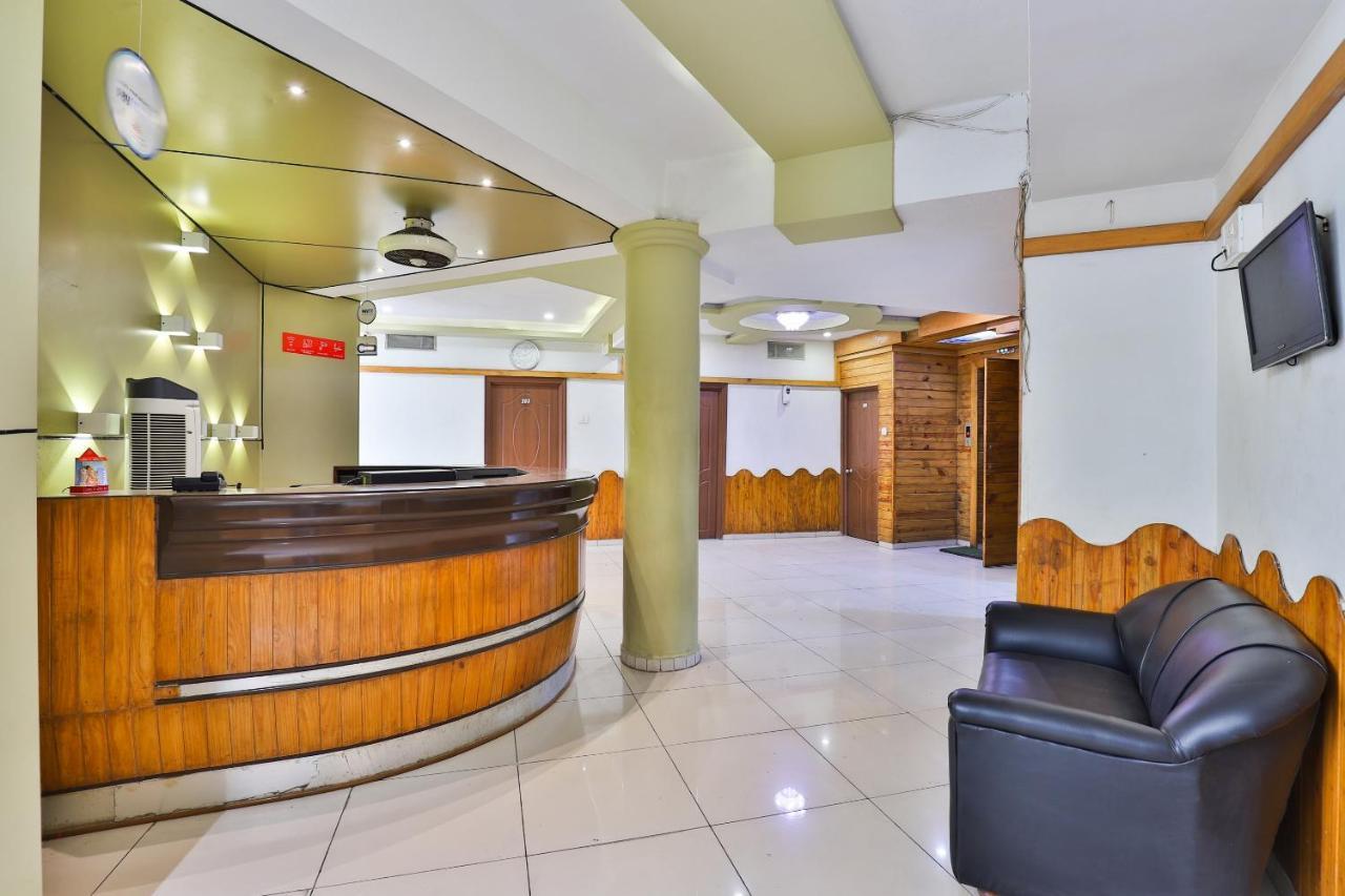 Oyo 19637 Hotel Mansi Sherotene Vapi Extérieur photo