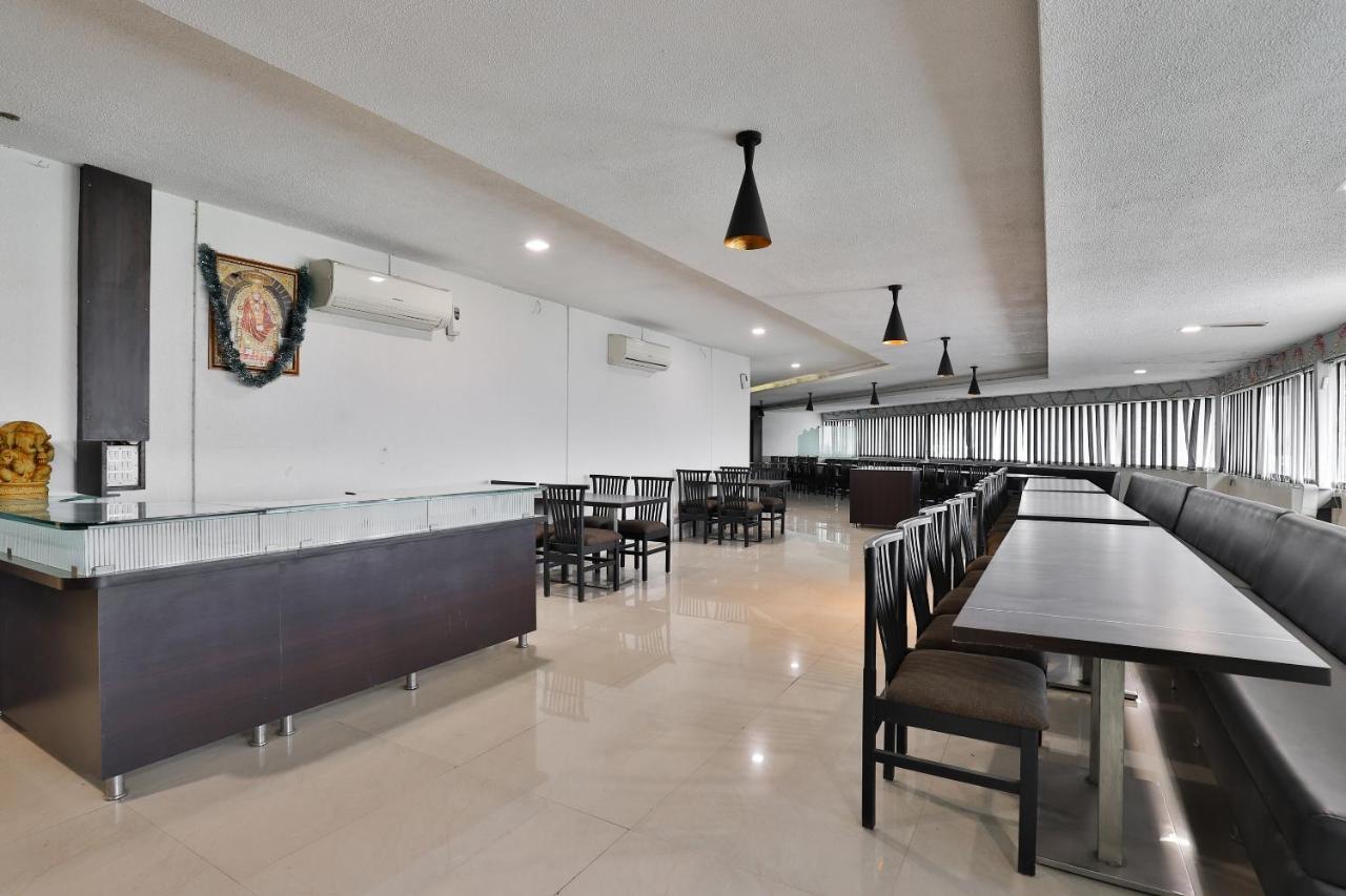 Oyo 19637 Hotel Mansi Sherotene Vapi Extérieur photo