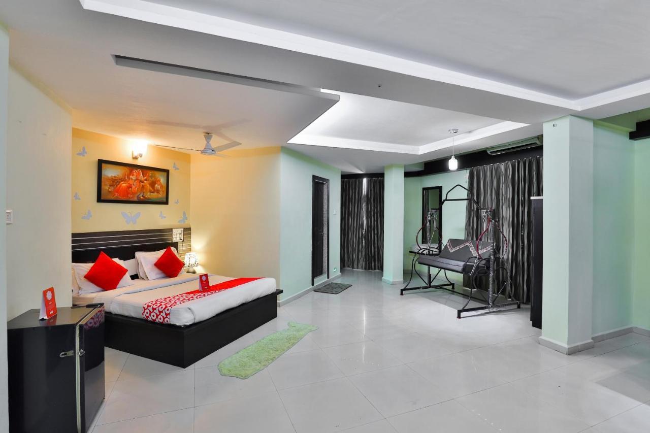 Oyo 19637 Hotel Mansi Sherotene Vapi Extérieur photo