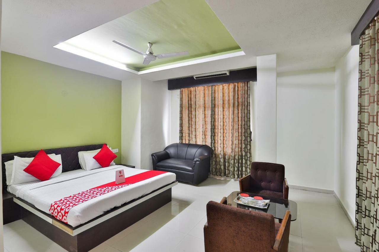 Oyo 19637 Hotel Mansi Sherotene Vapi Extérieur photo